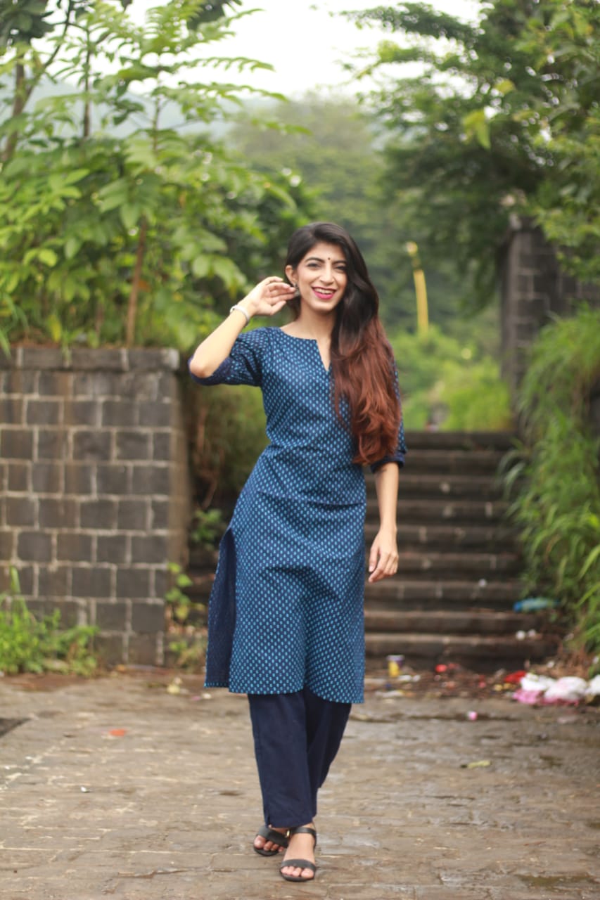 Jompers Women Blue Printed Kurta with Trousers - Distacart