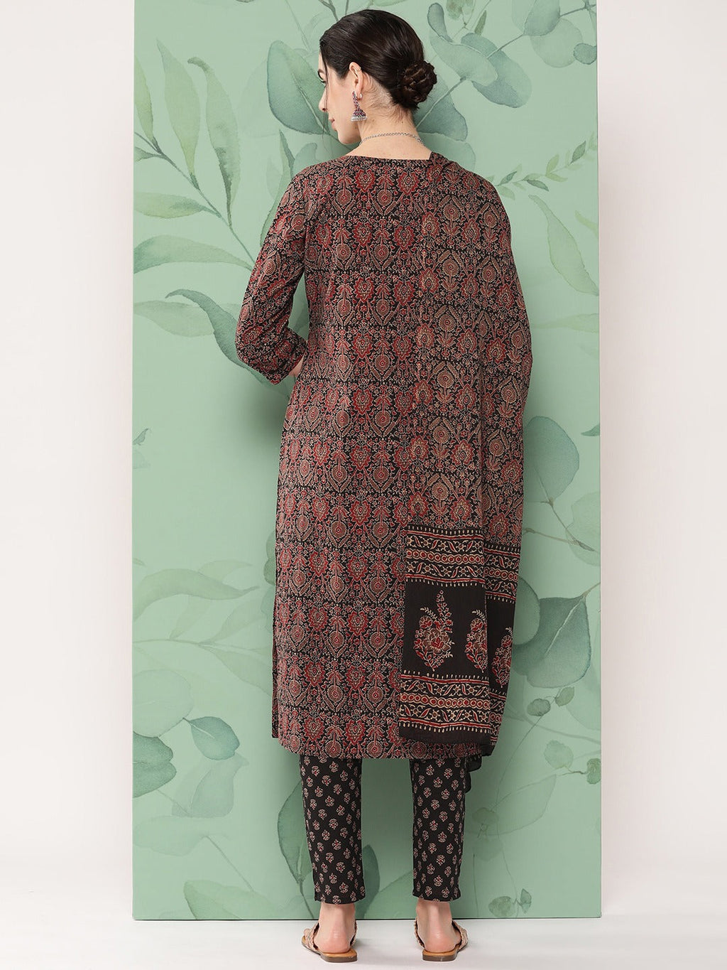Yufta Women Black & Red Floral Printed Pure Cotton Kurta with Trousers & With Dupatta