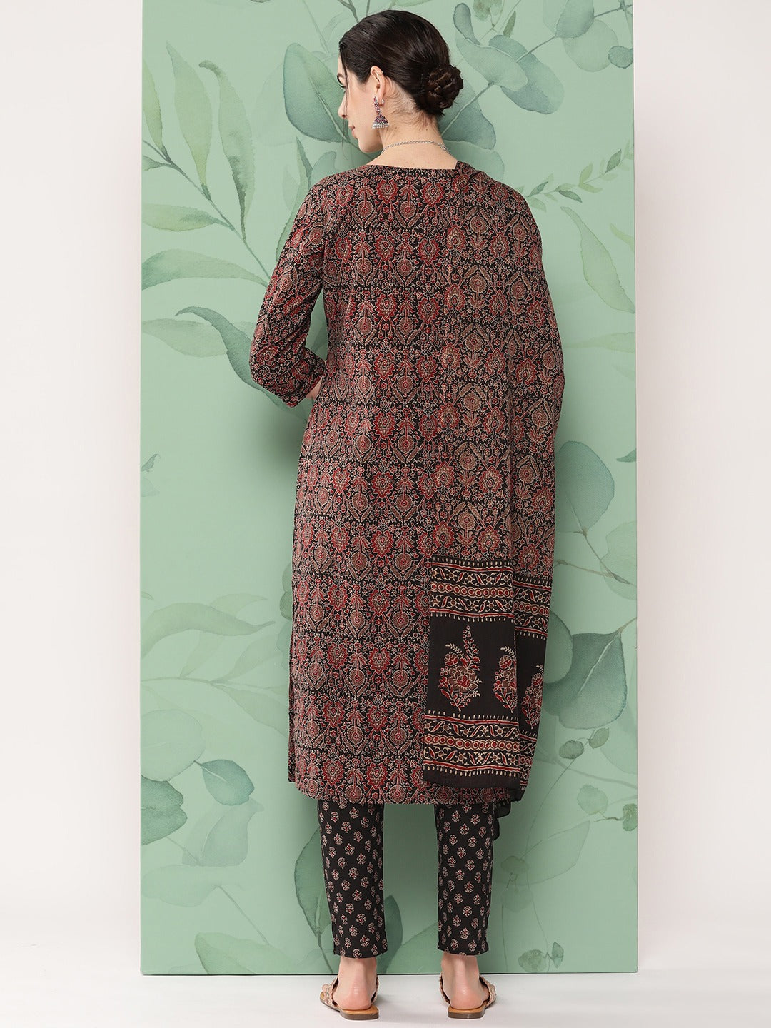 Yufta Women Black & Red Floral Printed Pure Cotton Kurta with Trousers & With Dupatta