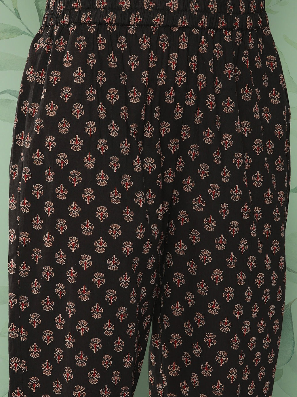 Yufta Women Black & Red Floral Printed Pure Cotton Kurta with Trousers & With Dupatta