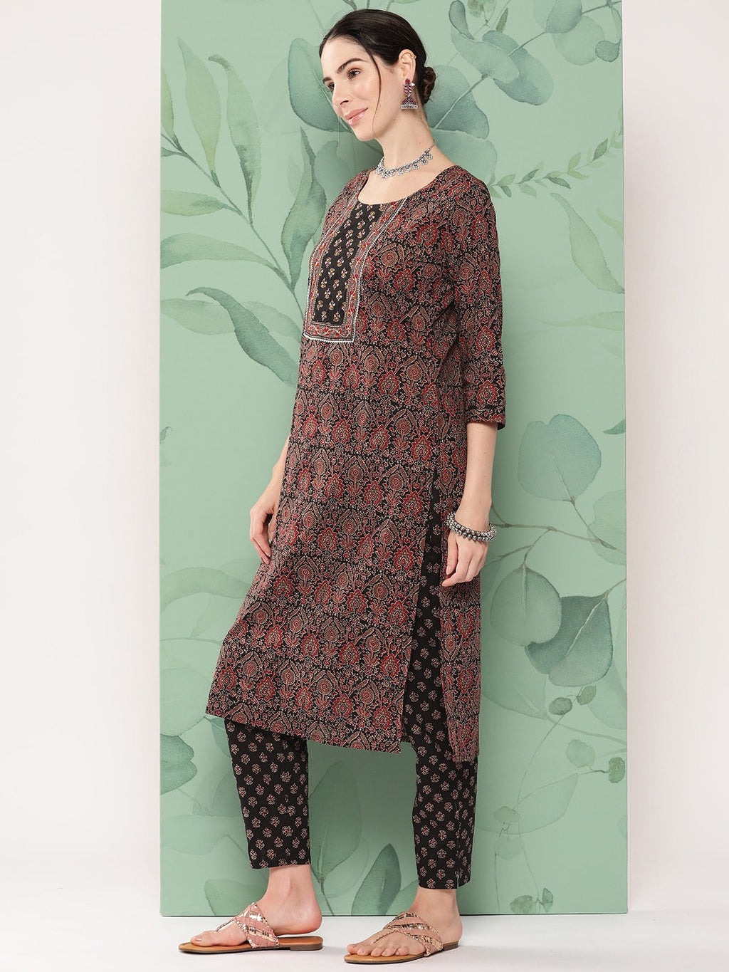 Yufta Women Black & Red Floral Printed Pure Cotton Kurta with Trousers & With Dupatta