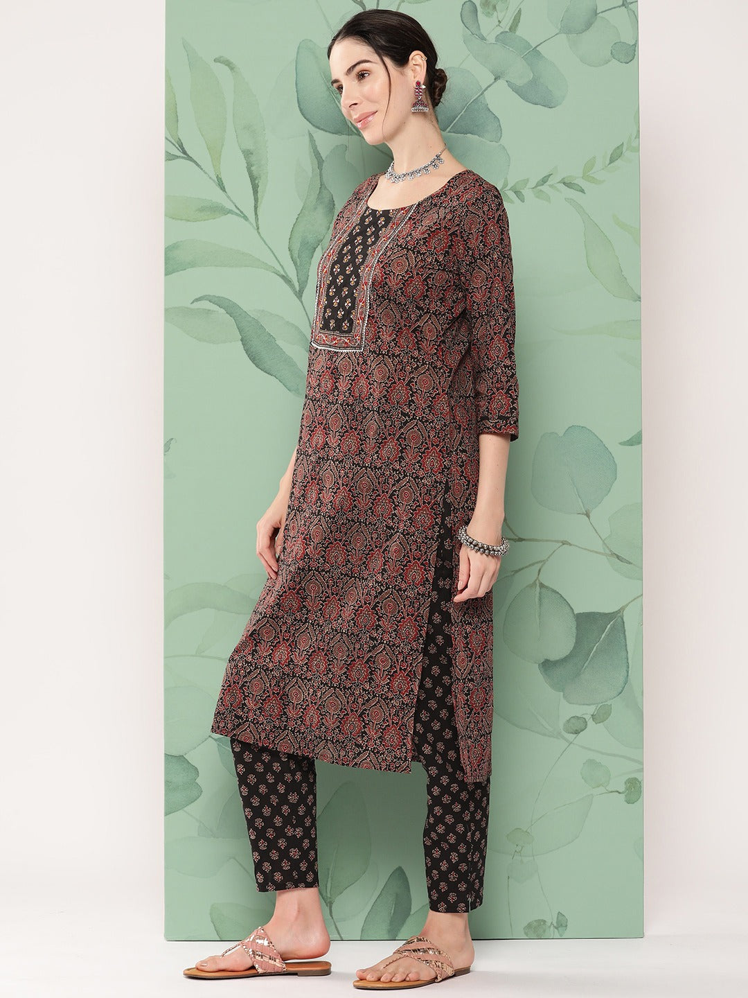 Yufta Women Black & Red Floral Printed Pure Cotton Kurta with Trousers & With Dupatta