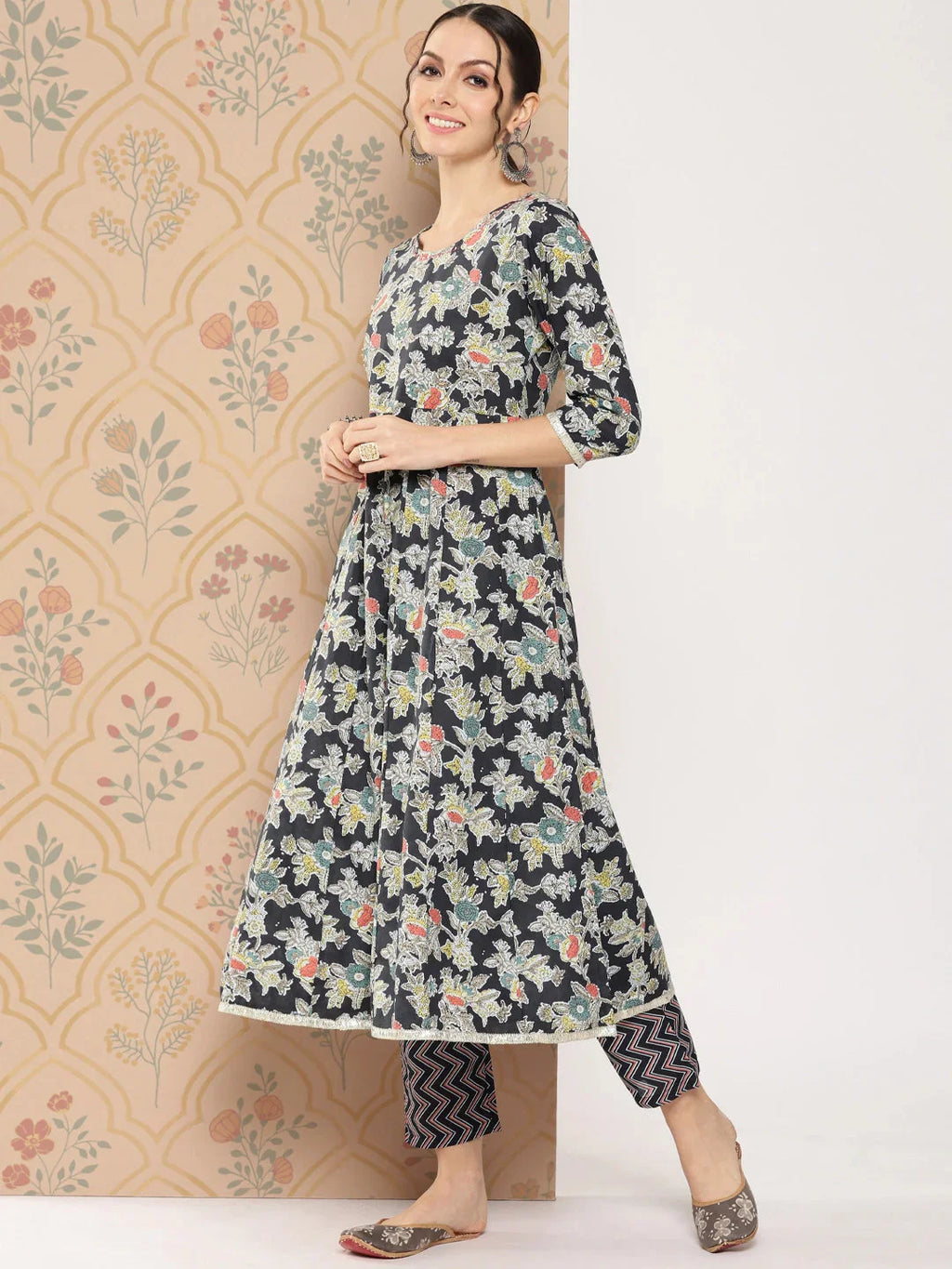 Yufta Women Floral Printed Regular Pure Cotton Kurta with Trousers & With Dupatta