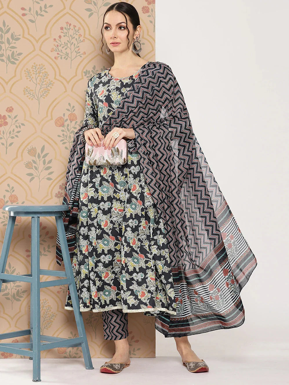 Yufta Women Floral Printed Regular Pure Cotton Kurta with Trousers & With Dupatta