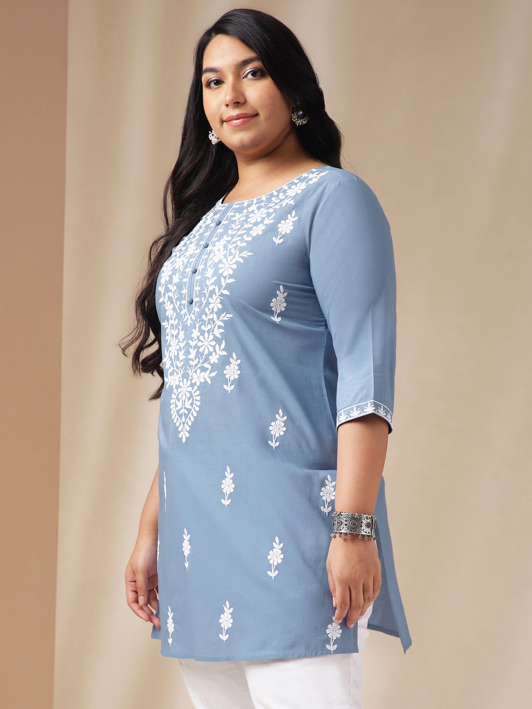 Janasya Regular Cambric Blue Embroidered Round Neck Tunic