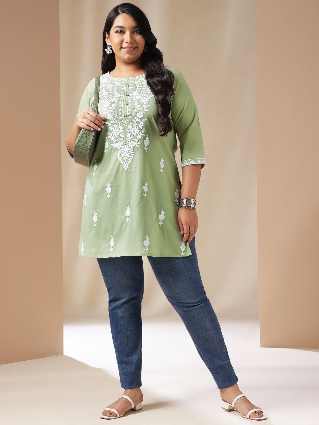 Janasya Regular Cambric Sage Embroidered Round Neck Tunic