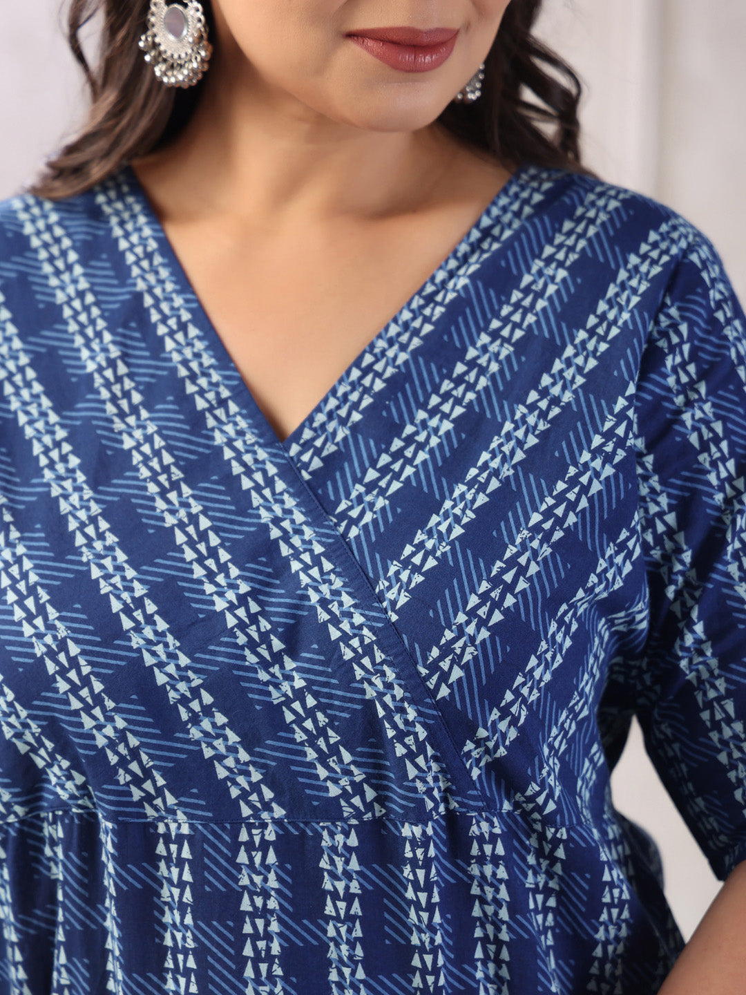 Janasya Dark Cotton Geometric Straight Kurta - Distacart
