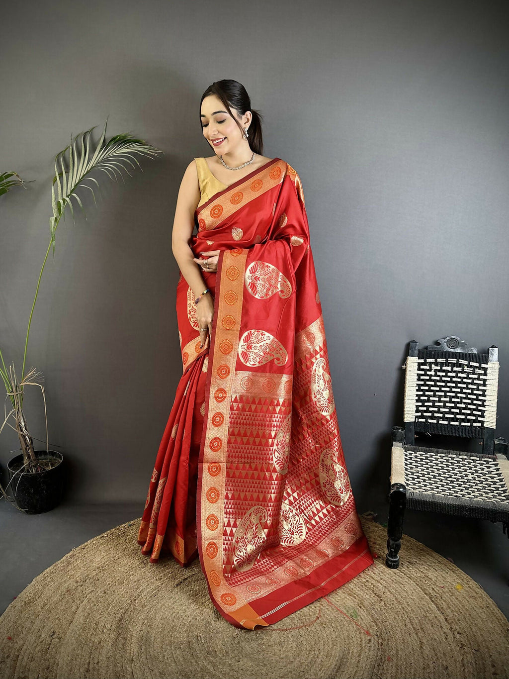 Joban Fashion Red Paisley Soft Silk Banarasi Saree - Distacart