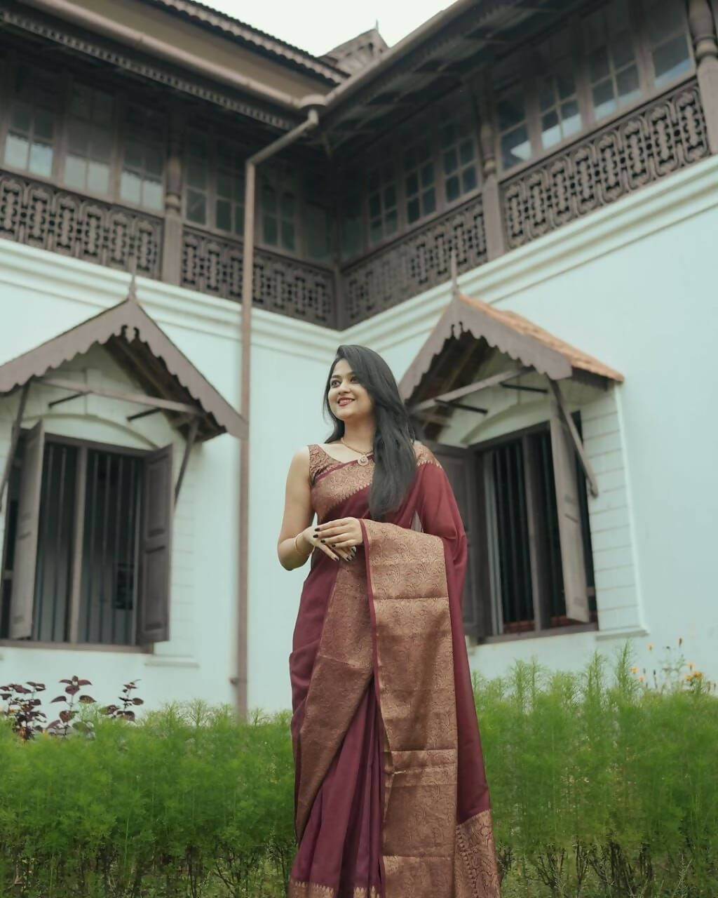 DEIANA'S Beautiful Designer Golden zari Soft Lichi Silk Saree - Maroon