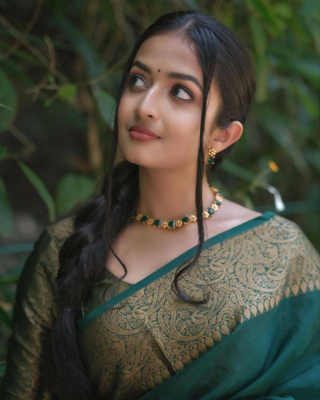 DEIANA'S Beautiful Designer Golden zari Soft Lichi Silk Saree - B Green
