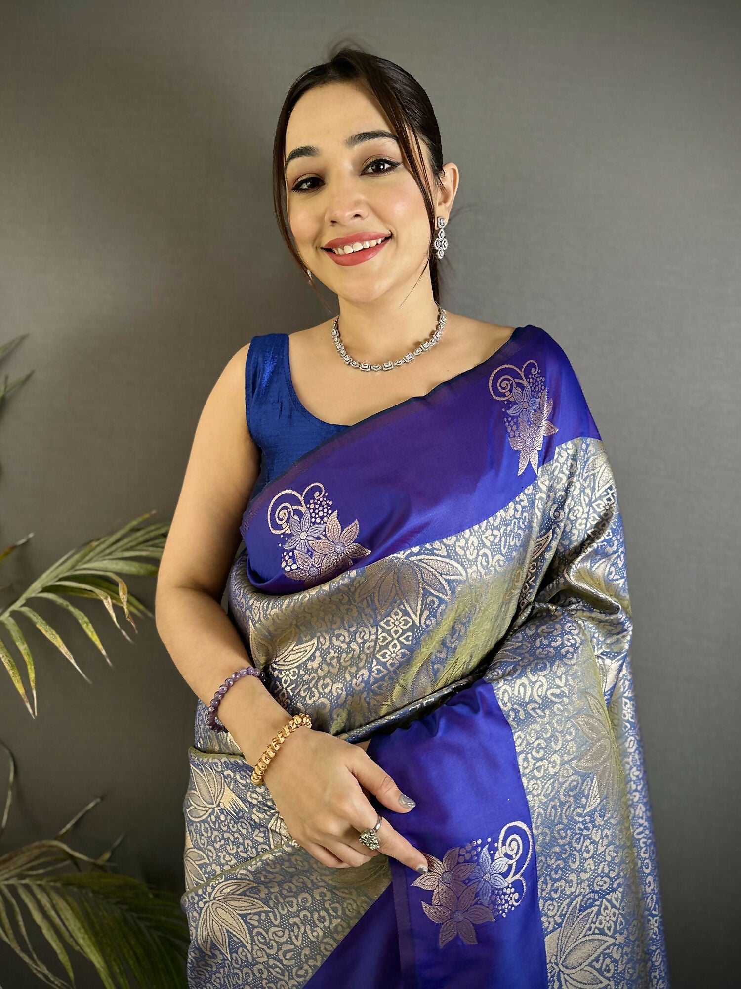 Joban Fashion Grey Intricate Zari Weaving Soft Silk Dharmavaram Saree