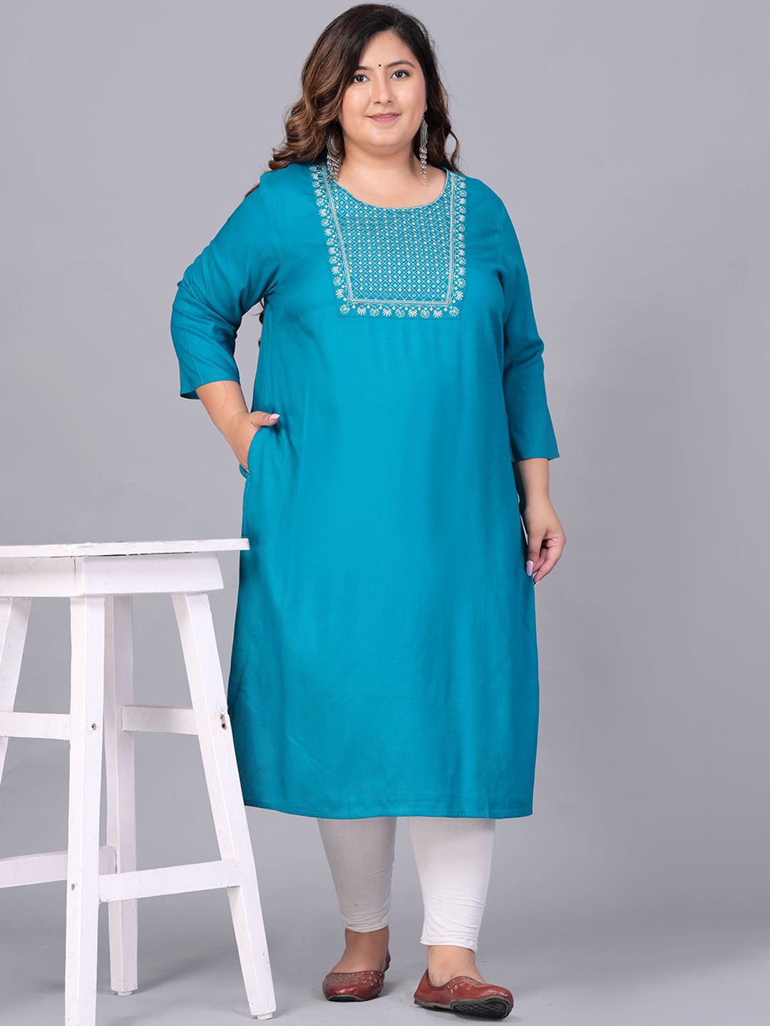 Sztori Women Yoke Design Flared Sleeves Thread Work Kurta