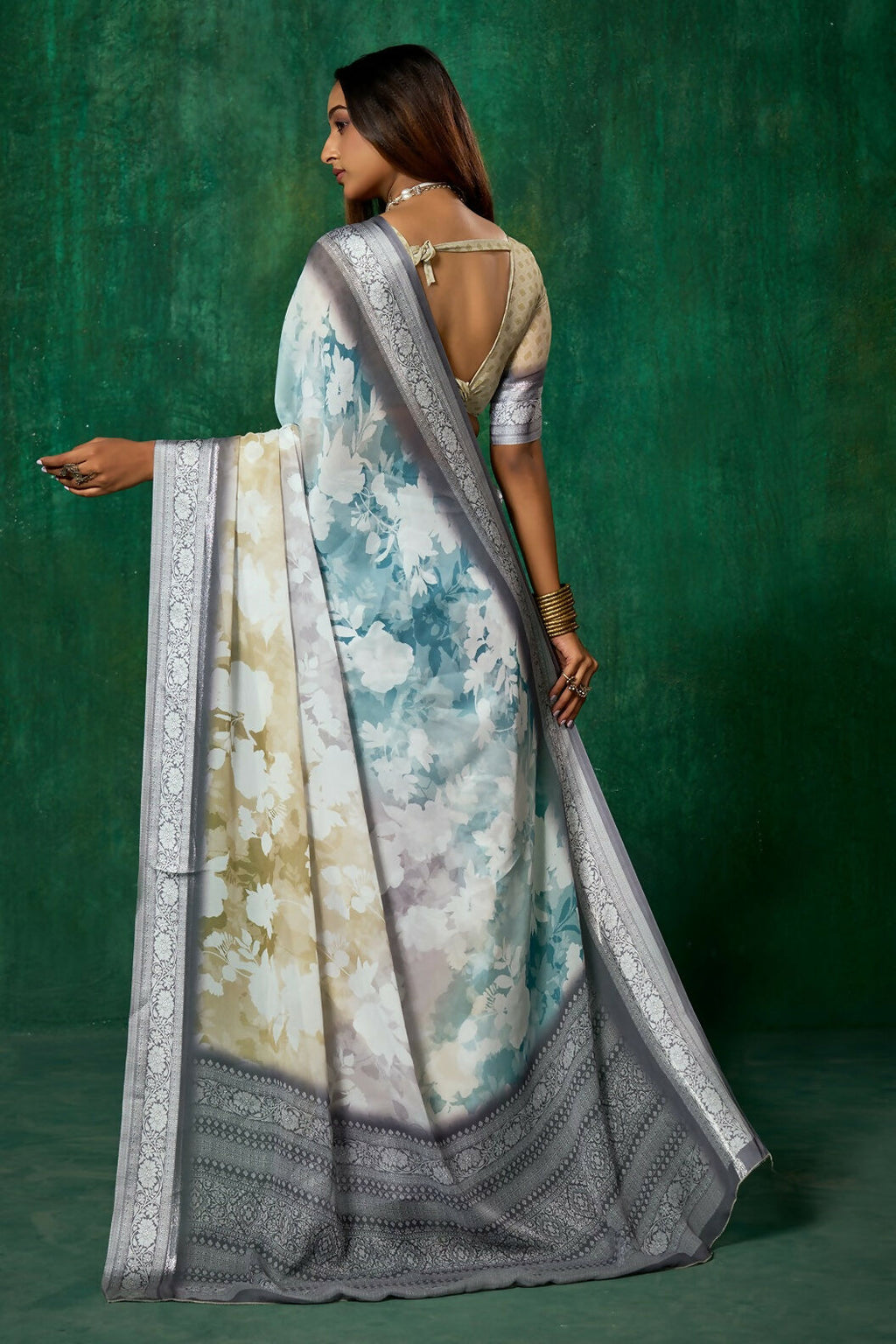 Saaj_1001-3