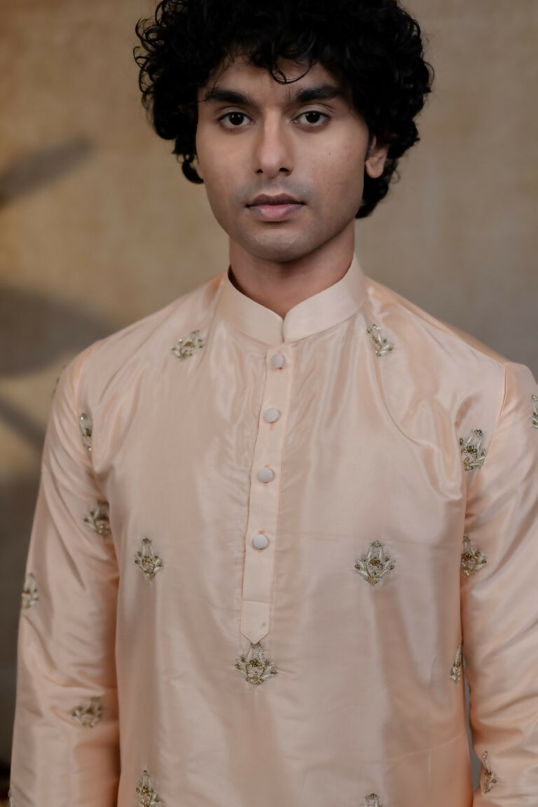 Semi Pattu Peach Ananta Kurta Set By Hilo Design