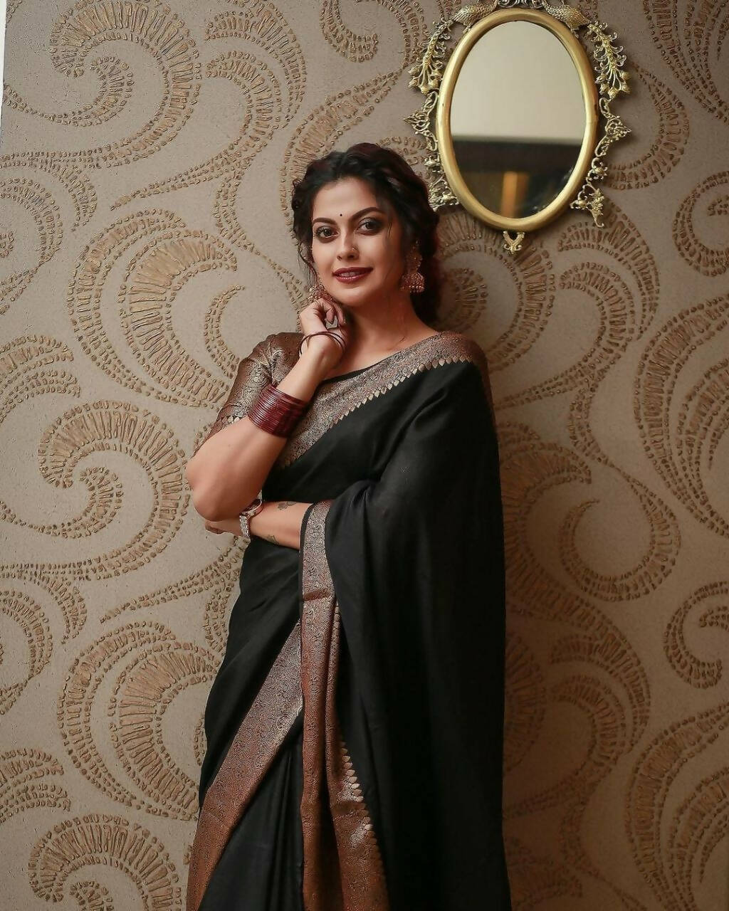 DEIANA'S Beautiful Designer Golden zari Soft Lichi Silk Saree - Black