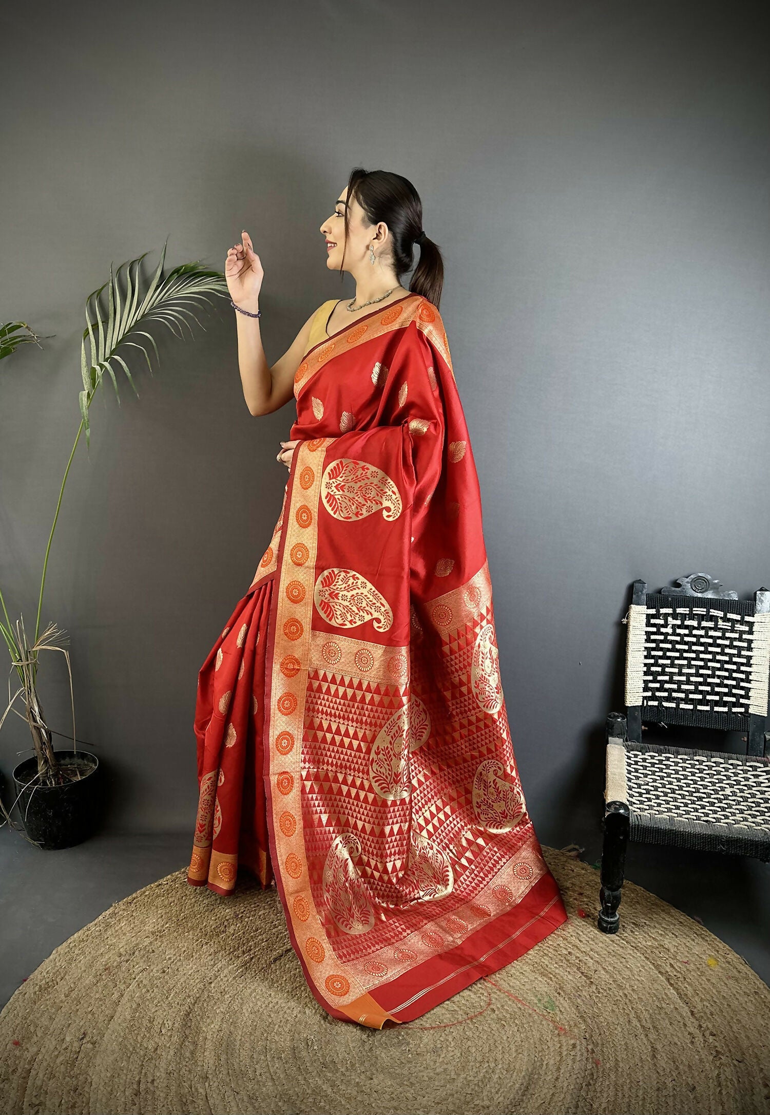 Joban Fashion Red Paisley Soft Silk Banarasi Saree - Distacart