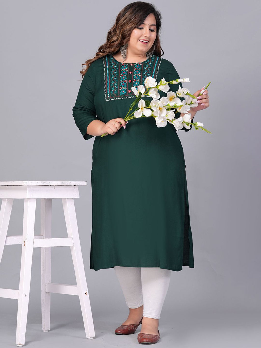 Sztori Women Yoke Design Thread Work Kurta