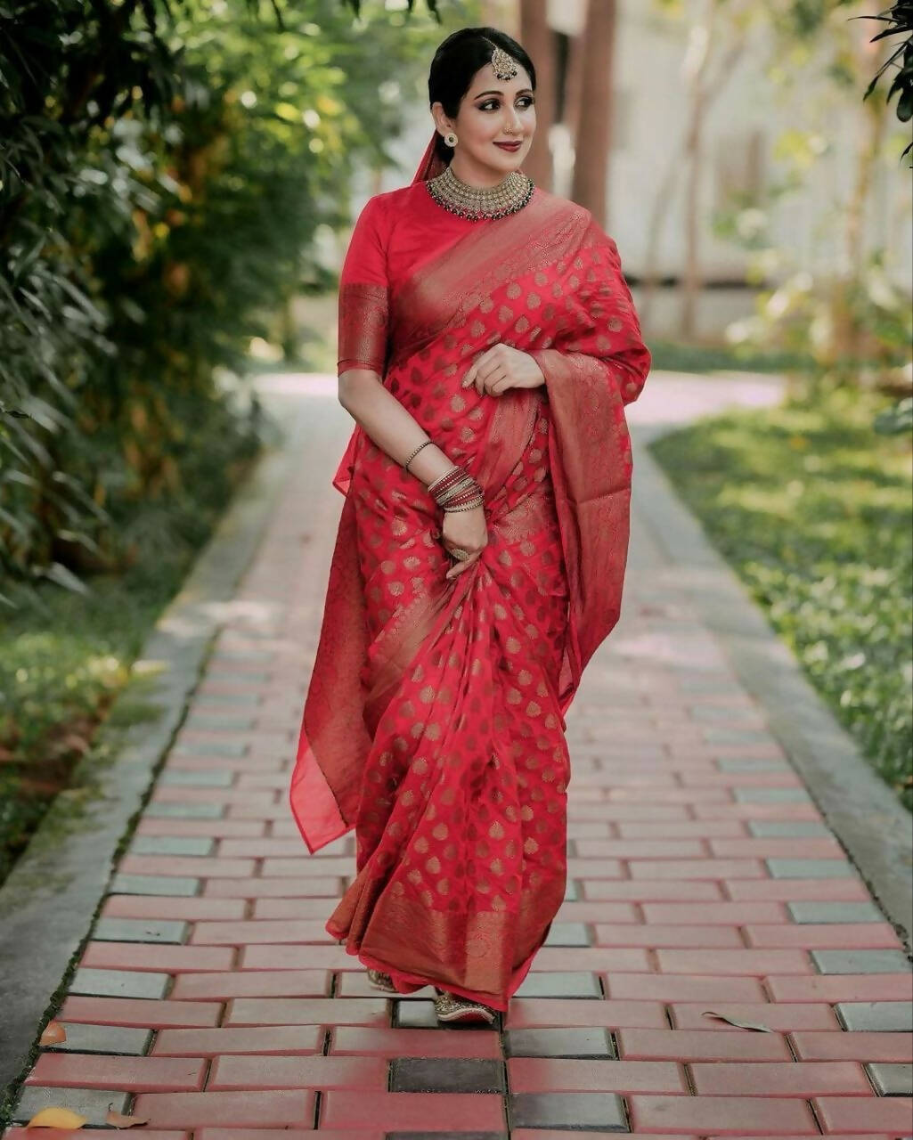 DEIANA'S Beautiful Designer Golden zari Soft Lichi Silk Saree - Pink