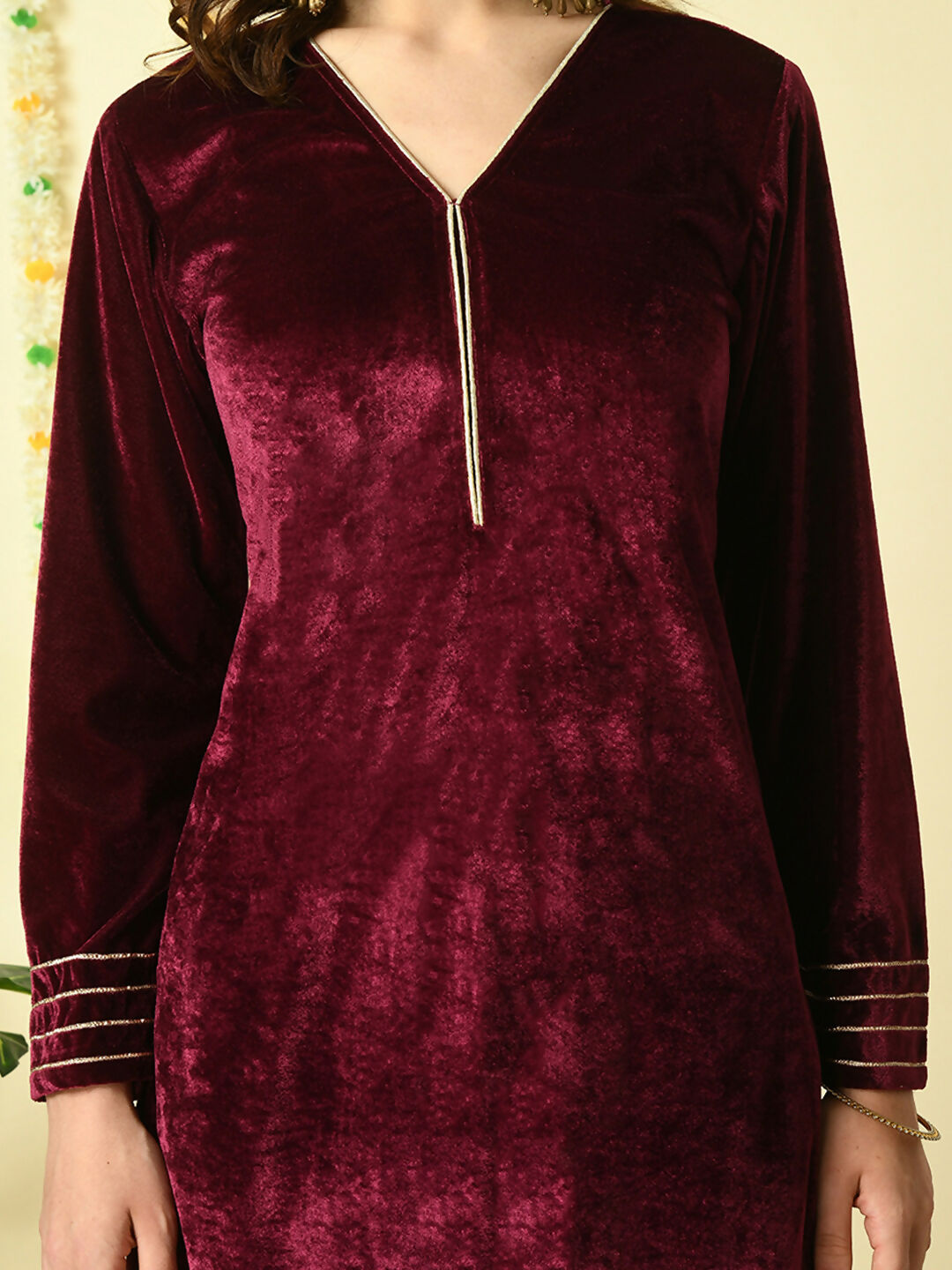 Myshka Women's Magenta Velvet Kurta With Trousers Party Sets