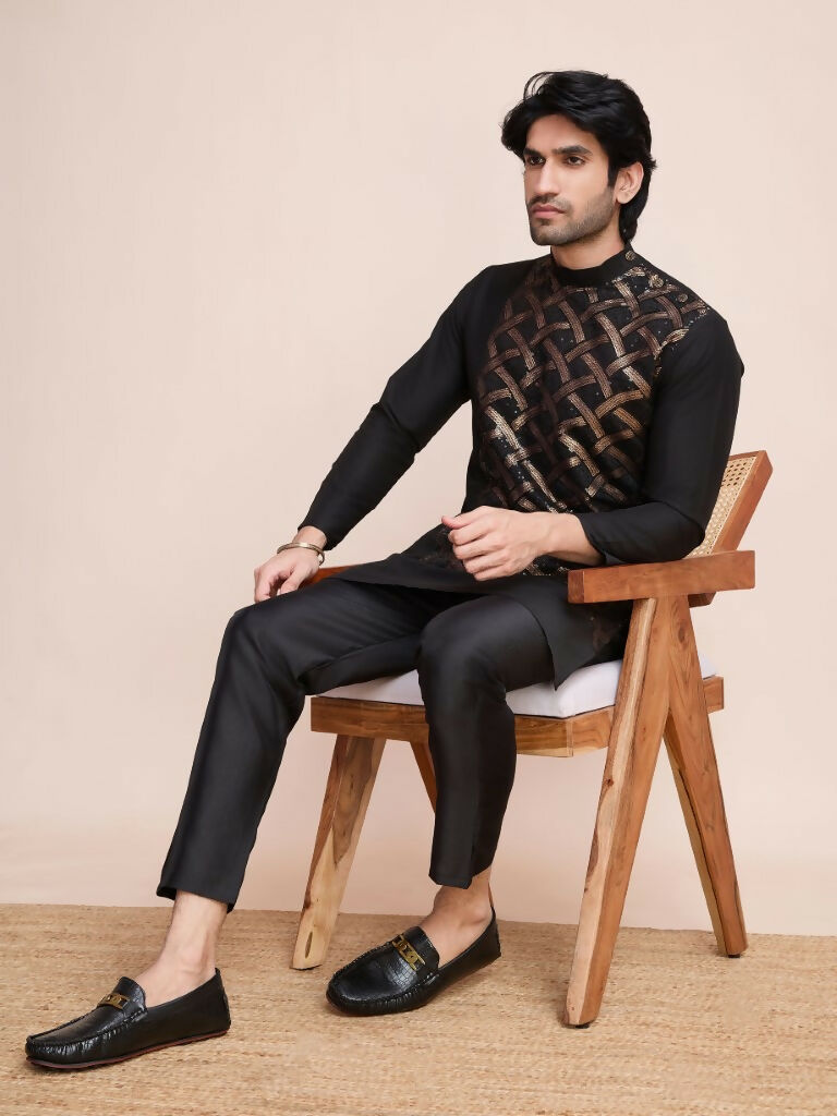 Vastranavya Traditional Festival Wear Pure Silk Thread & Sequence Embroidered Work Kurta