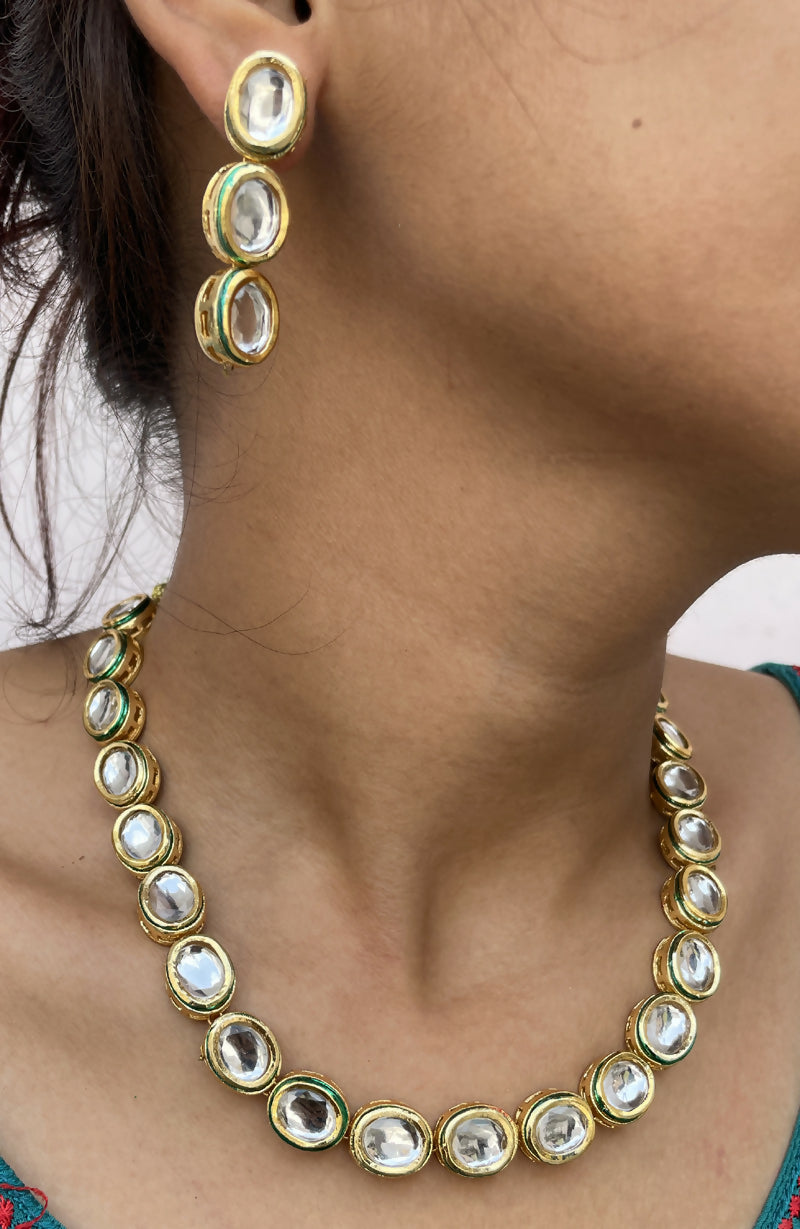 Joban Fashion Hand Made High Quality Gold Plated Base Metal Alloy Kundan Stone Studded Kundan Jewellery Set