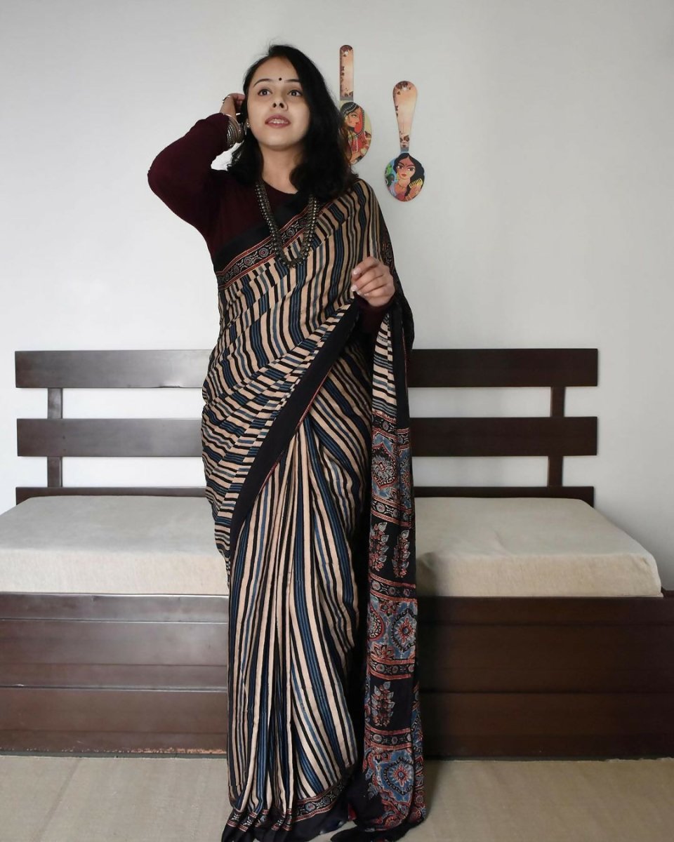 Arfa Fashion House Black Dual Tone Silk Digital Printed Saree