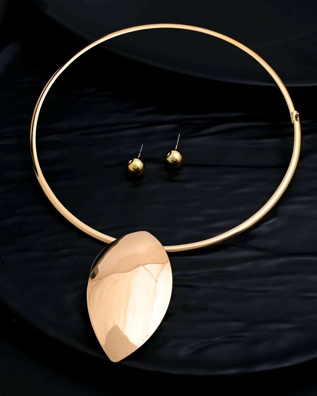 VOJ Gold-Polished Western Hasli with Studs Earrings Set