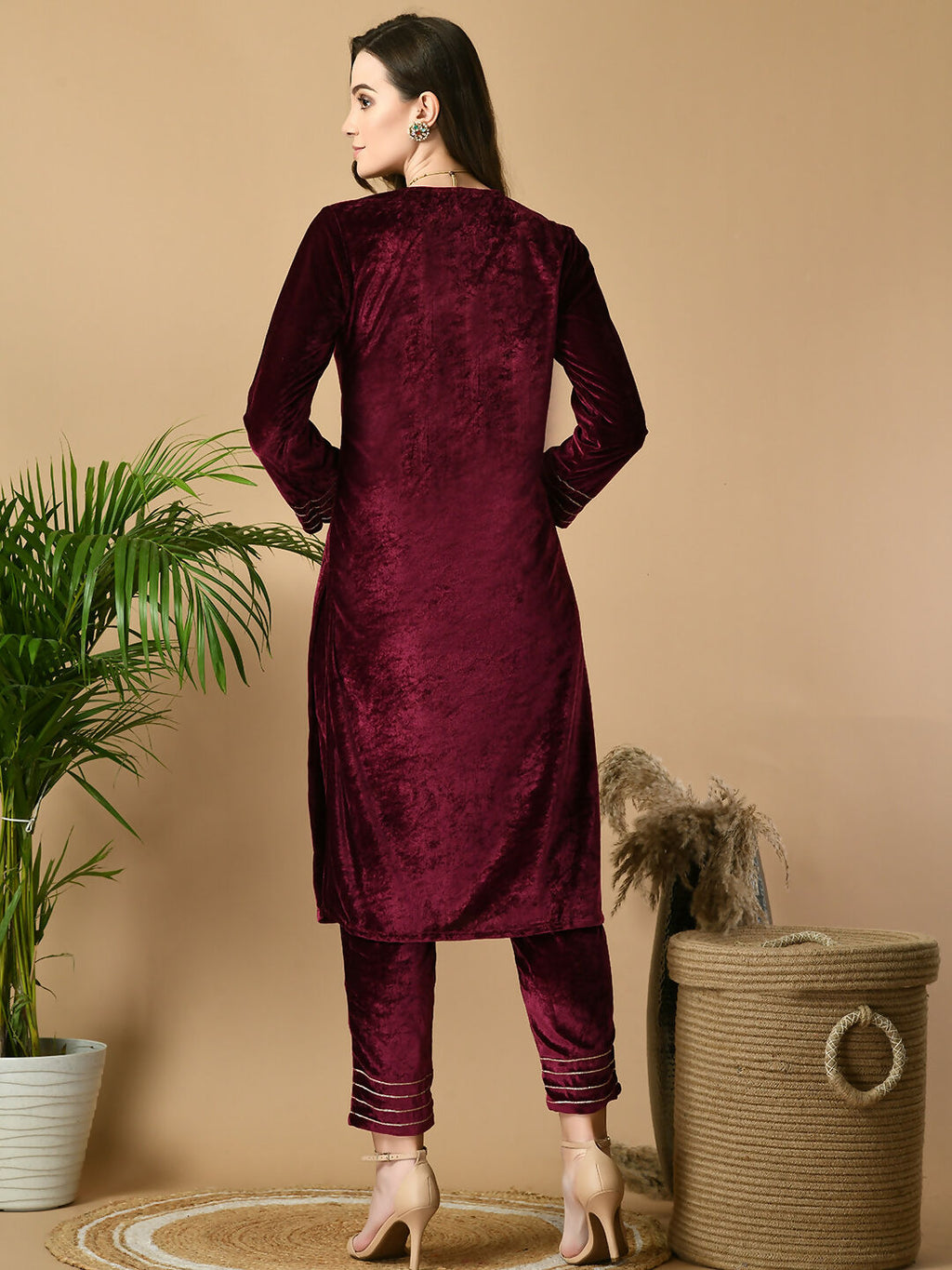 Myshka Women's Magenta Velvet Kurta With Trousers Party Sets