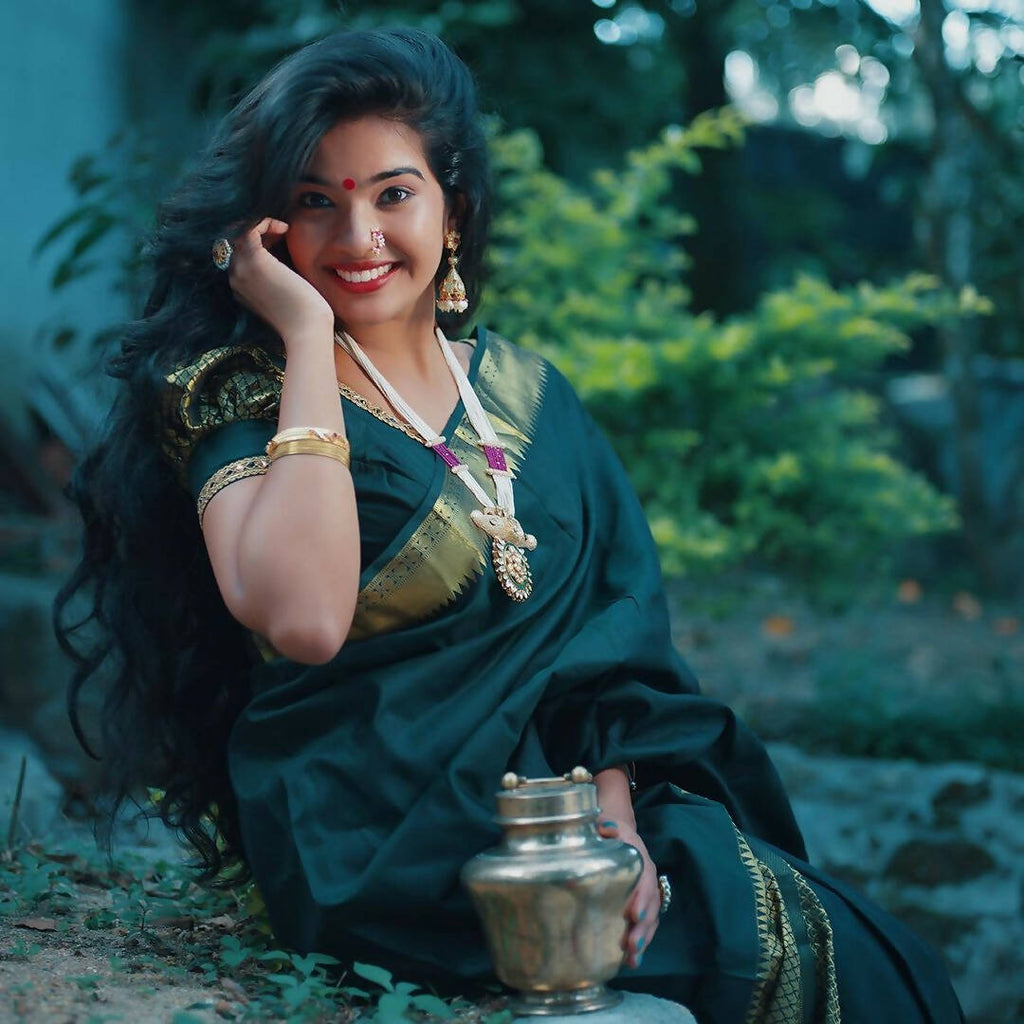 DEIANA'S Beautiful Designer Golden zari Soft Lichi Silk Saree - Navy Blue