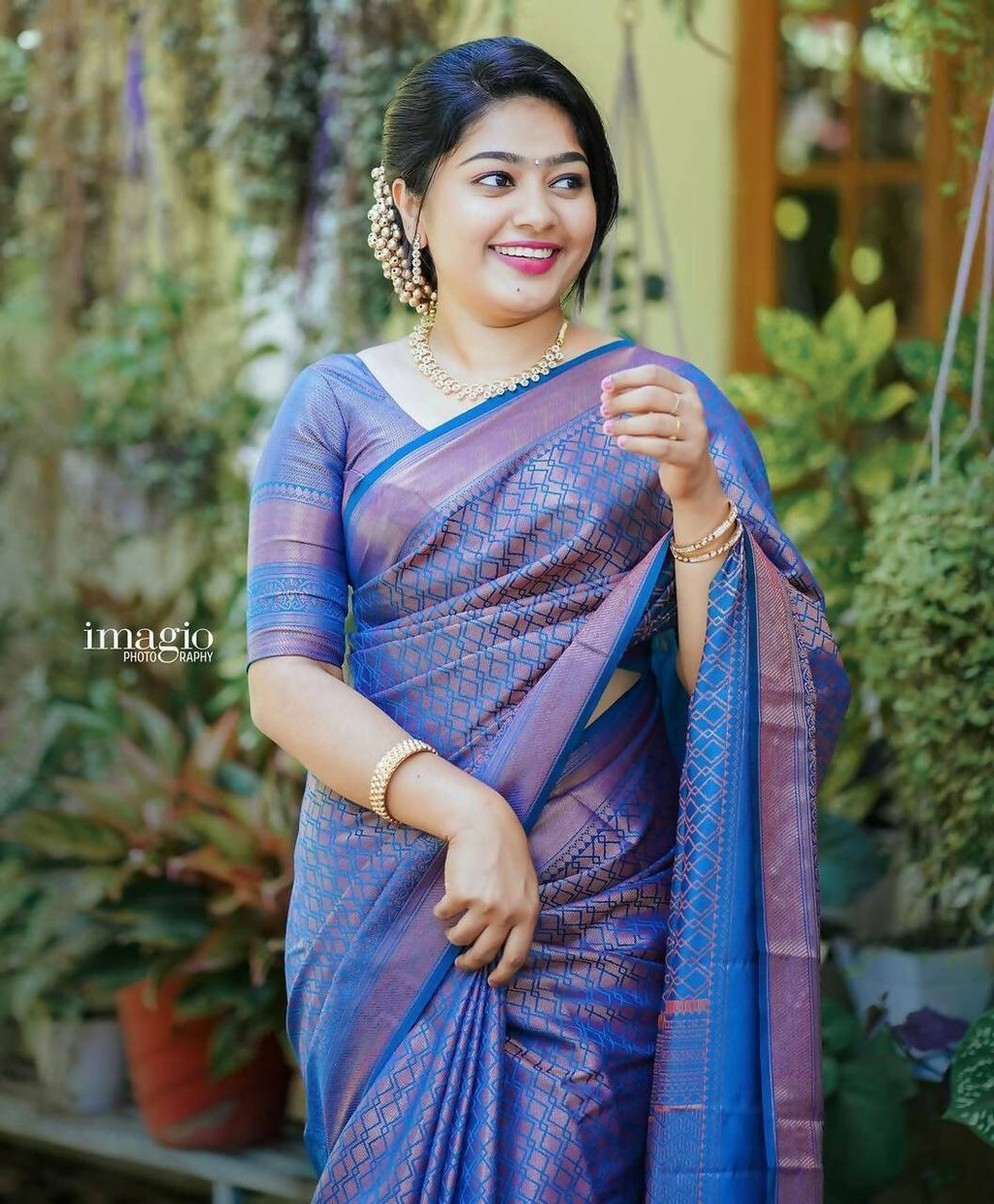 DEIANA'S Beautiful Designer Golden zari Soft Lichi Silk Saree - Blue