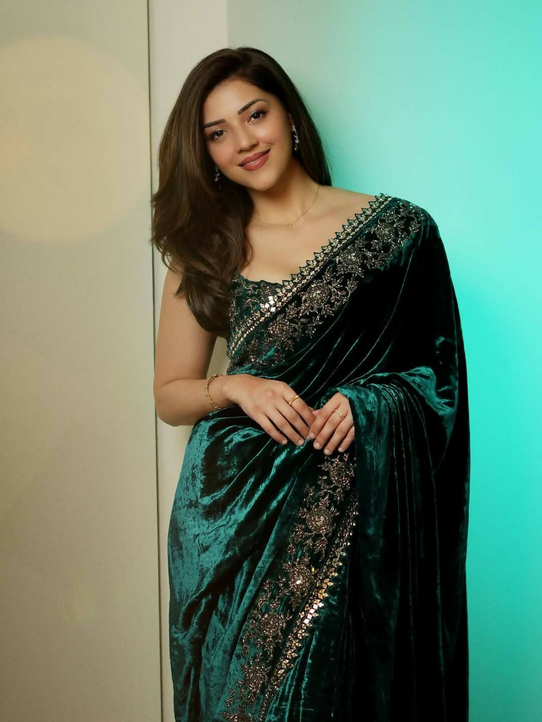 Joban Fashion Green Viscose Velvet Party Wear Sarees - Distacart