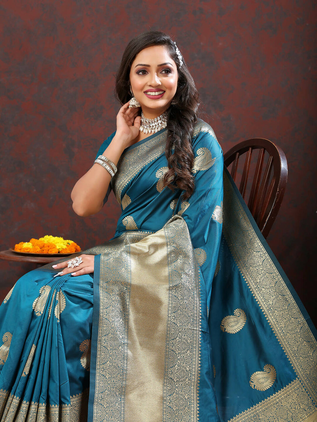 Lorenvalley Fashion Rama Soft Silk Woven Design Gold Zari Weaving Saree