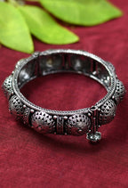 Mominos Fashion Kamal Johar Oxidised Silver-Plated Handcraft Bracelet