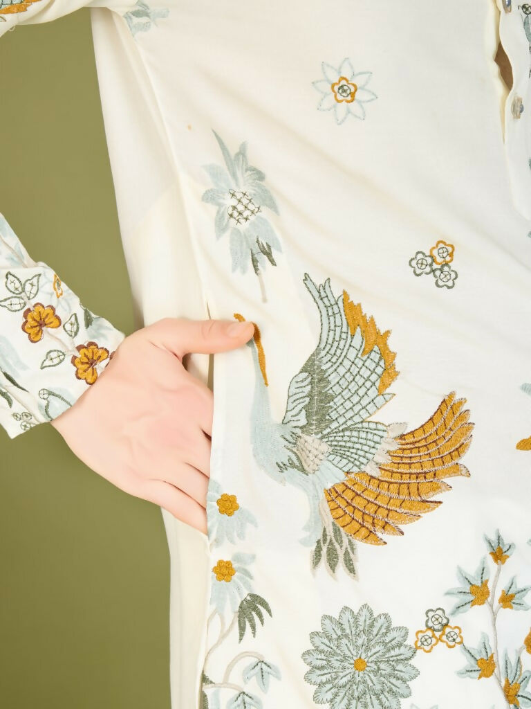 Vastranavya Exclusive Wedding Wear Viscose Rayon Thread Embroidered Work Kurta