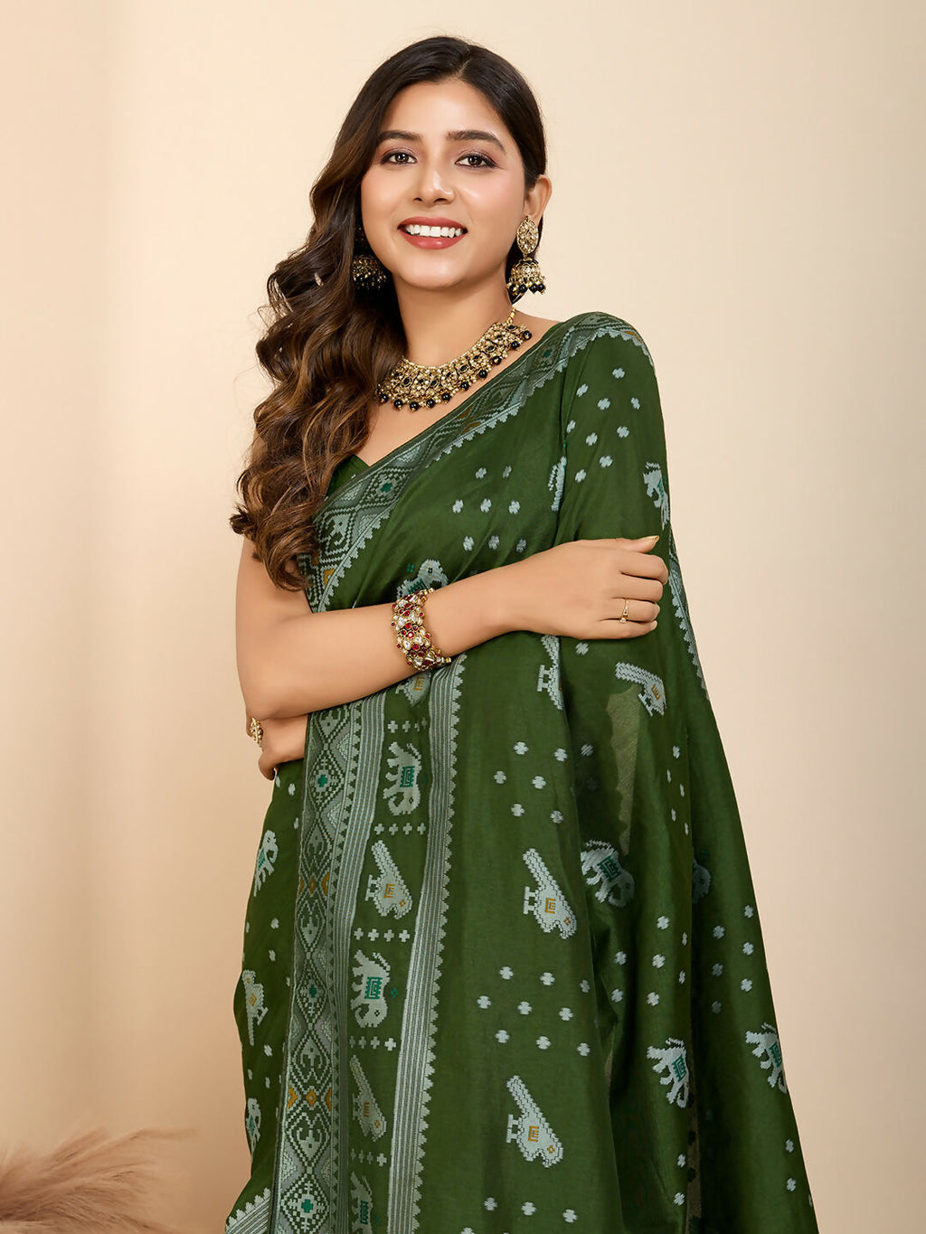 Green Soft Silk Woven Meenakari Designer Saree - Vedanti