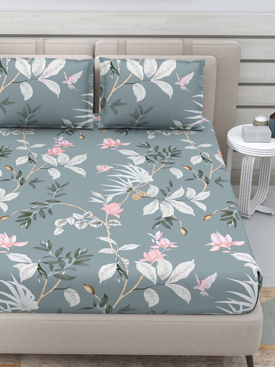 DREAM WEAVERZ Grey & White Floral 220 TC Queen Bedsheet with 2 Pillow Covers