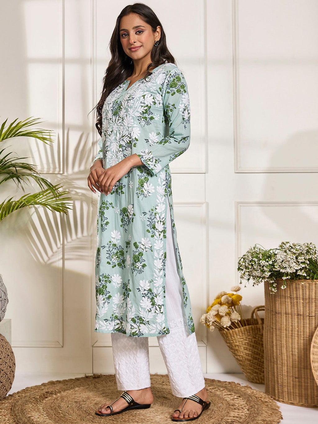 HOUSE OF KARI Floral Embroidered Chikankari Pure Cotton Kurta