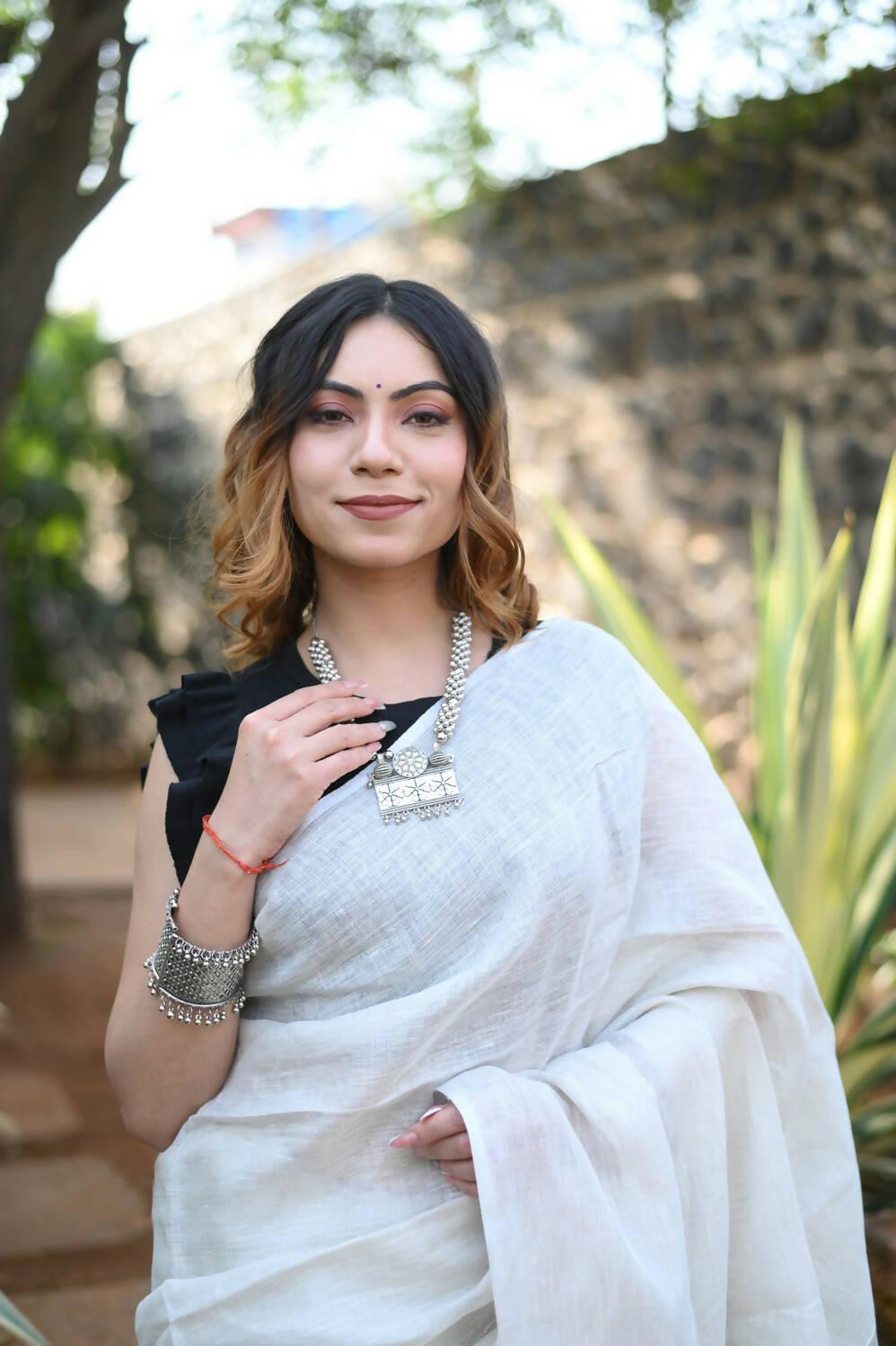 Very Much Indian Pure Linen Saree With Sleek Border And Exclusive Design - Grey - Distacart
