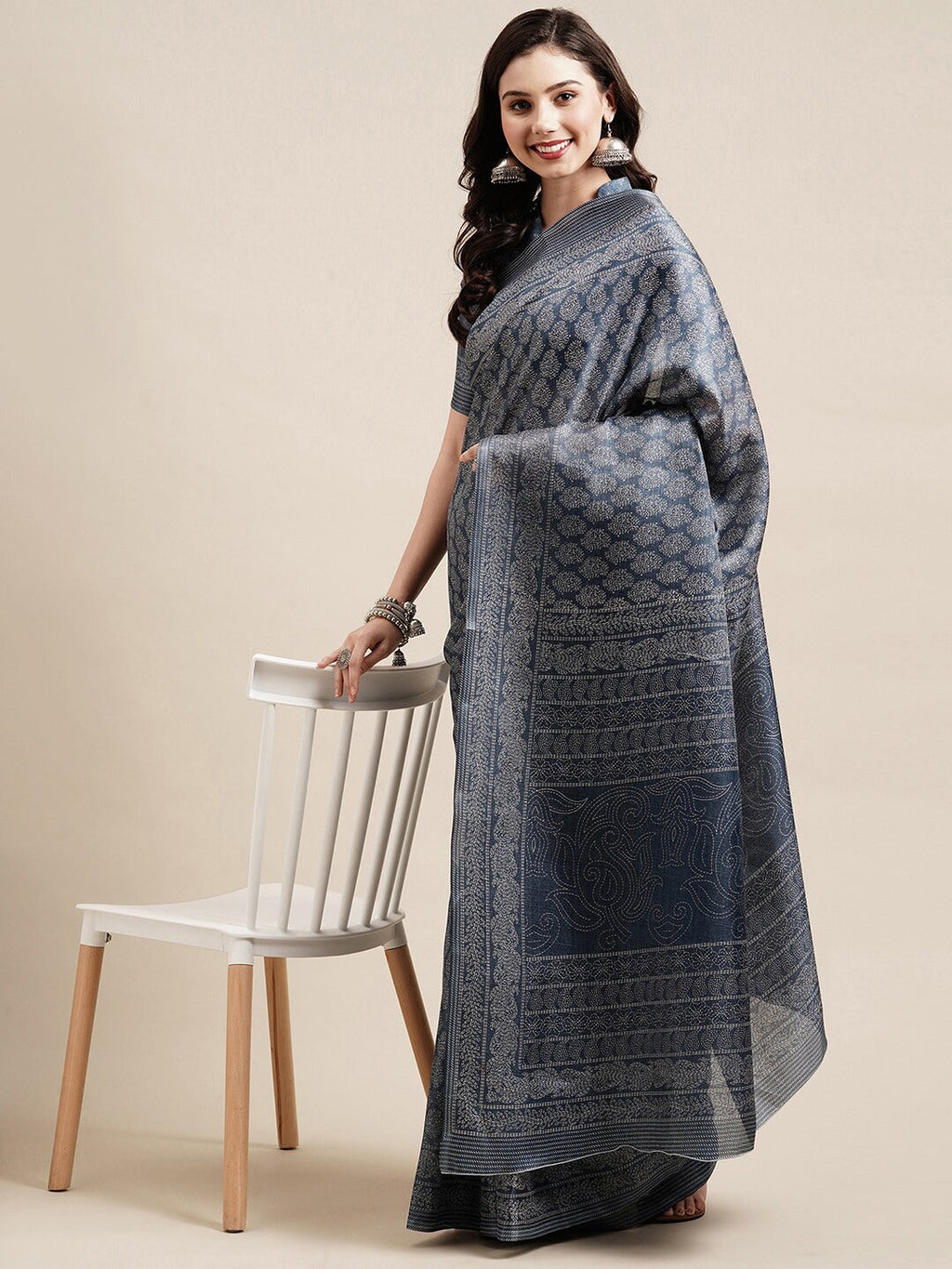 Saree Mall Grey & White Floral Art Silk Sarees