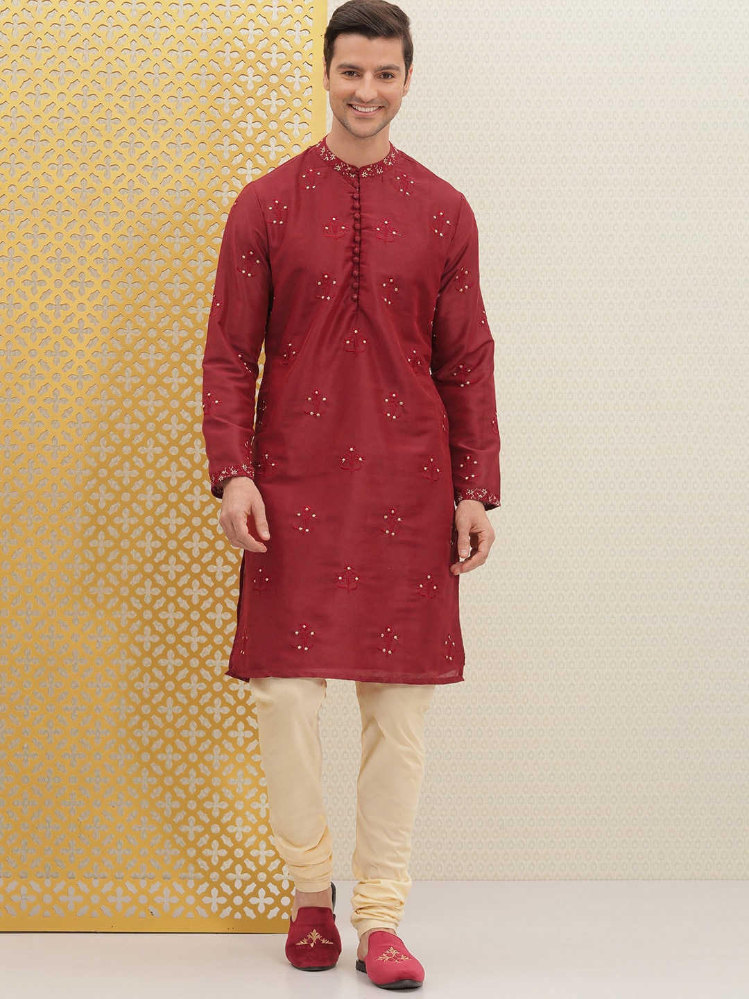 House of Pataudi Men Red Embroidered Jashn Straight Kurta