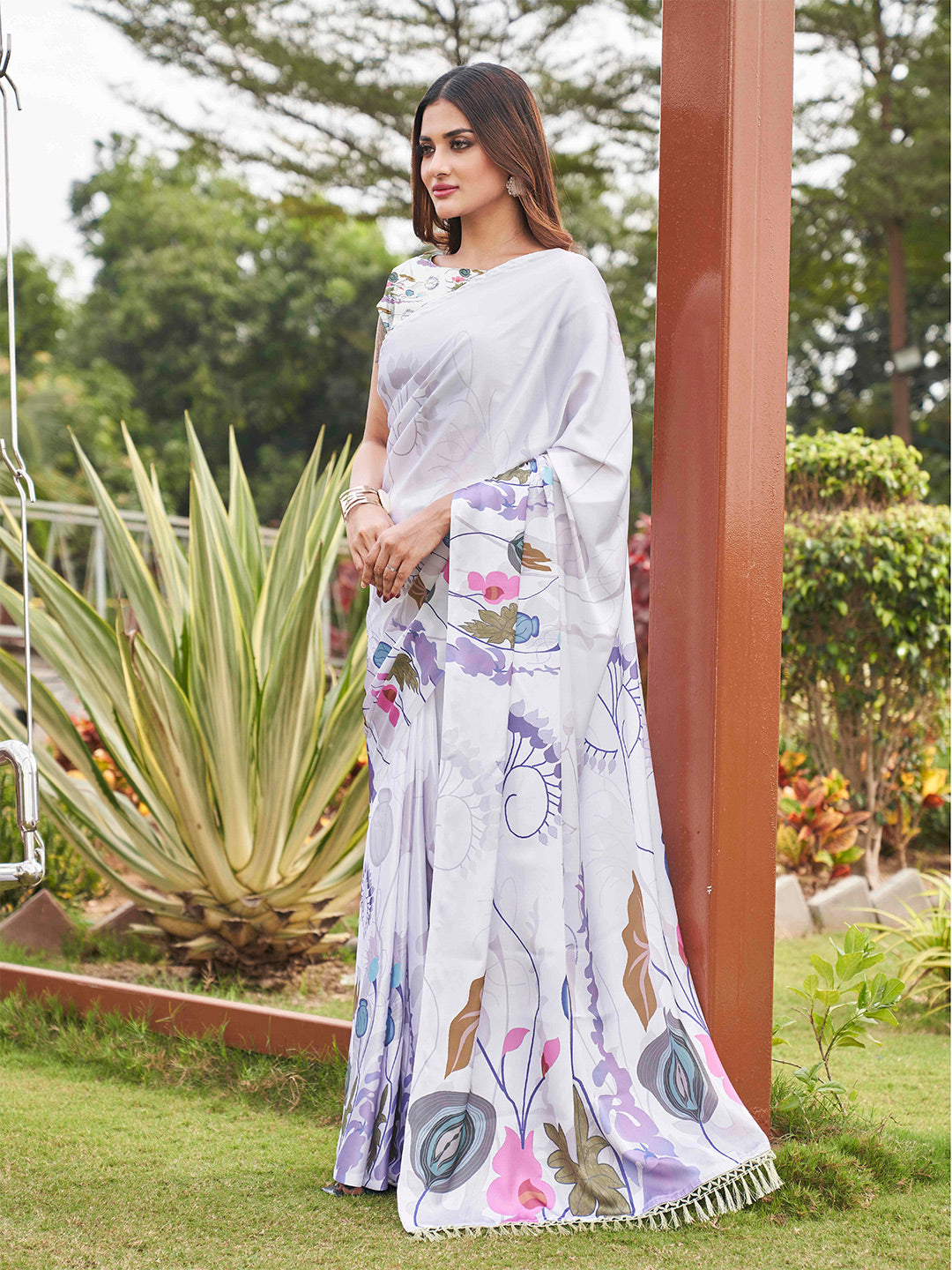 Tikhi Imli White Floral Printed Saree - Distacart