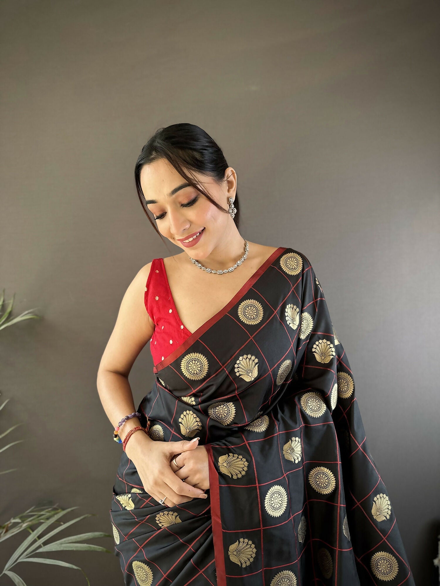 Joban Fashion Black Checked & Circular Motifs Soft Silk Banarasi Saree - Distacart