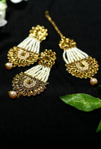 Mominos Fashion Johar Kamal Golden Kundan & Pearls Earrings With Tikka - Distacart
