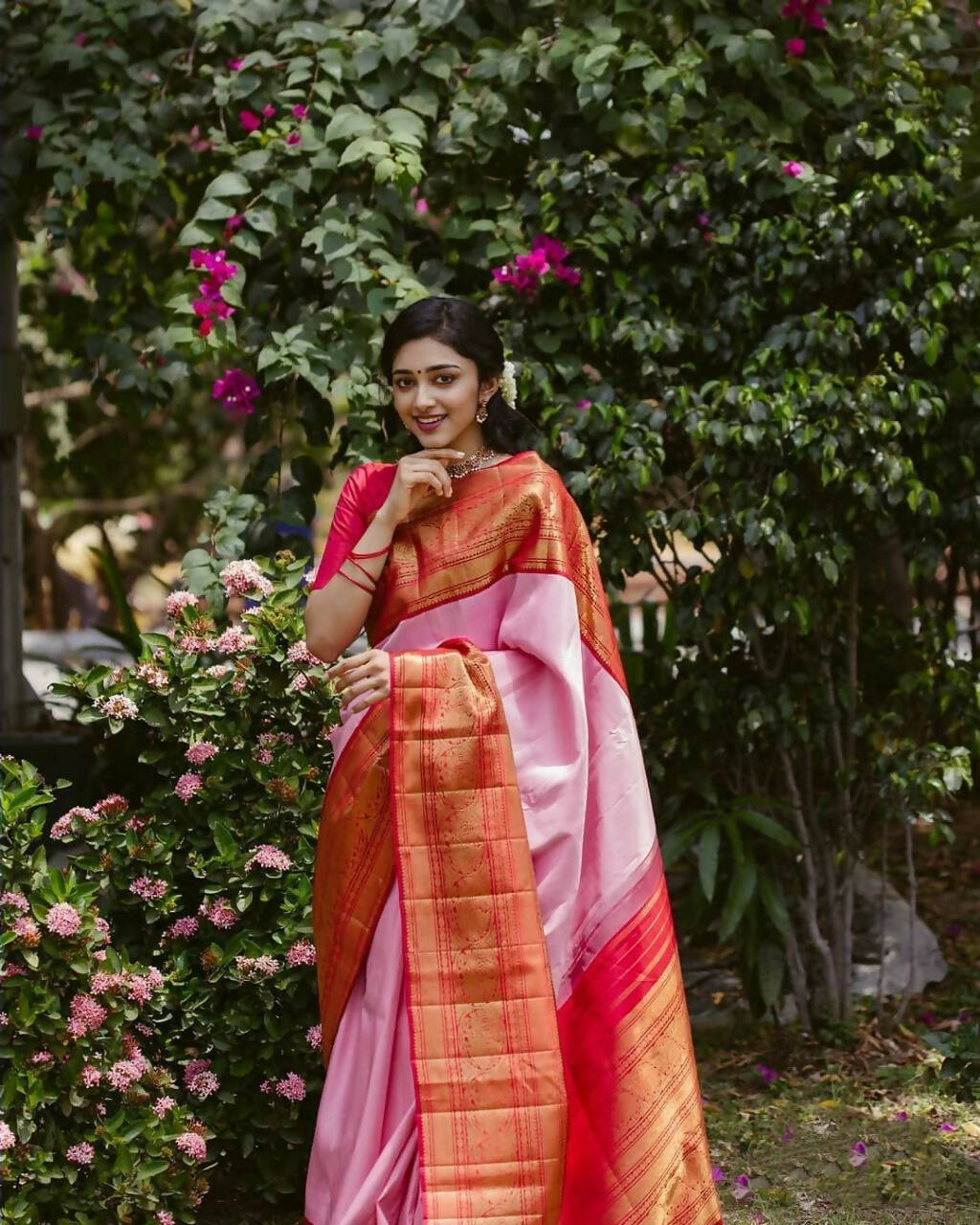 DEIANA'S Beautiful Designer Golden zari Soft Lichi Silk Saree - Baby pink