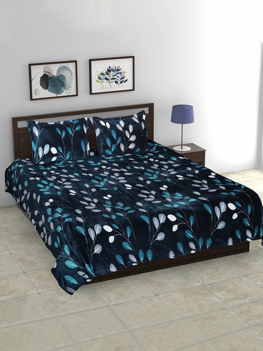 Cloth Fusion Blue & White Floral Velvet Warm 104 TC King Bedsheet With 2 Pillow Covers