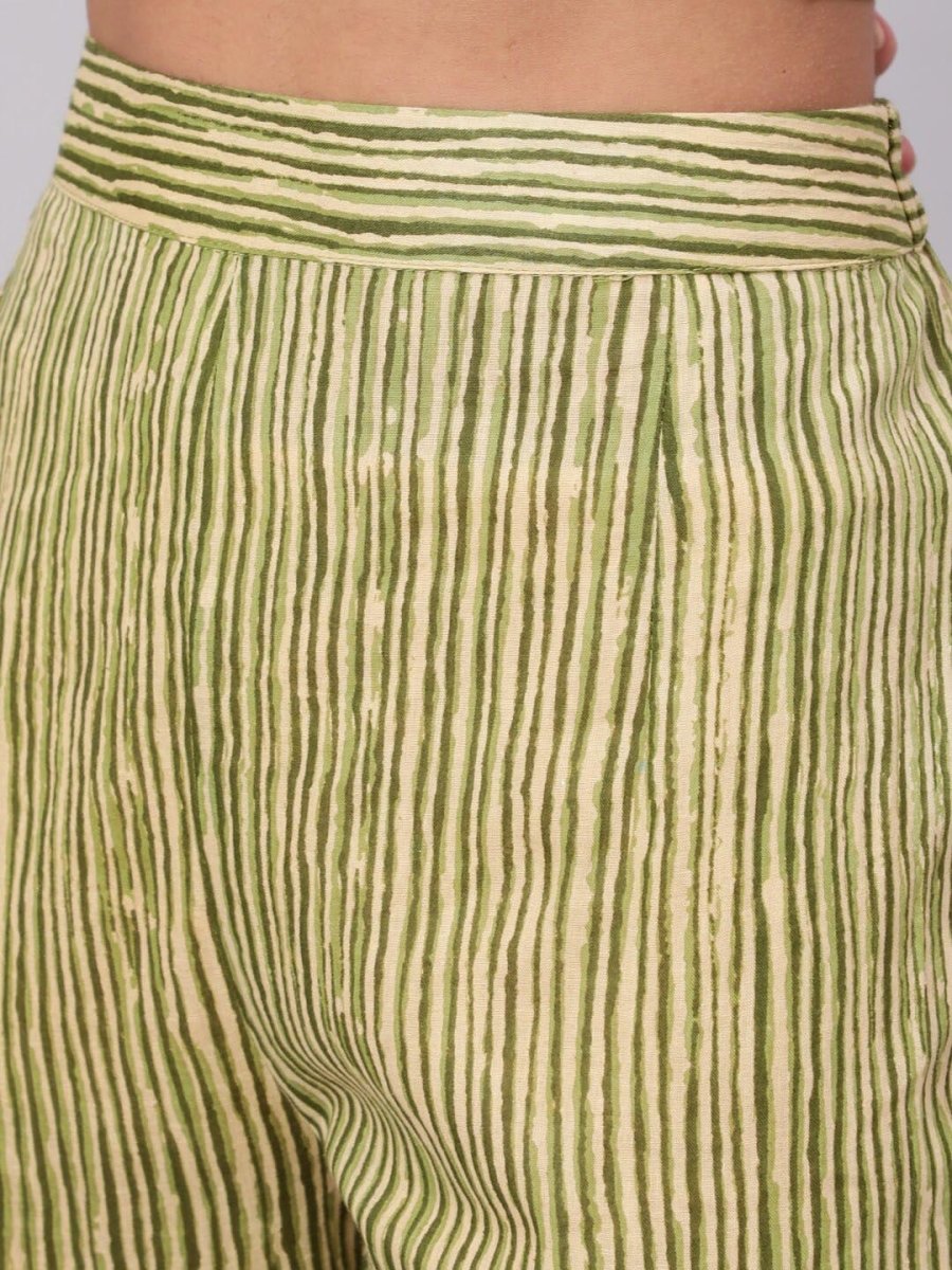 Aks Floral Printed Mandarin Collar Pure Cotton Kurta with Trousers
