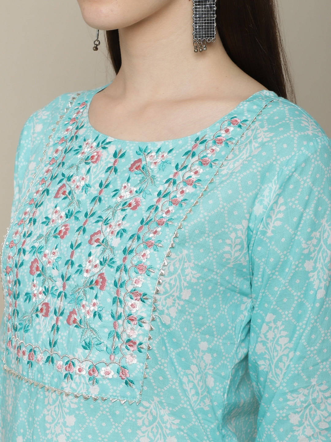 Sangria Women Blue & White Embroidery Printed Kurta Set