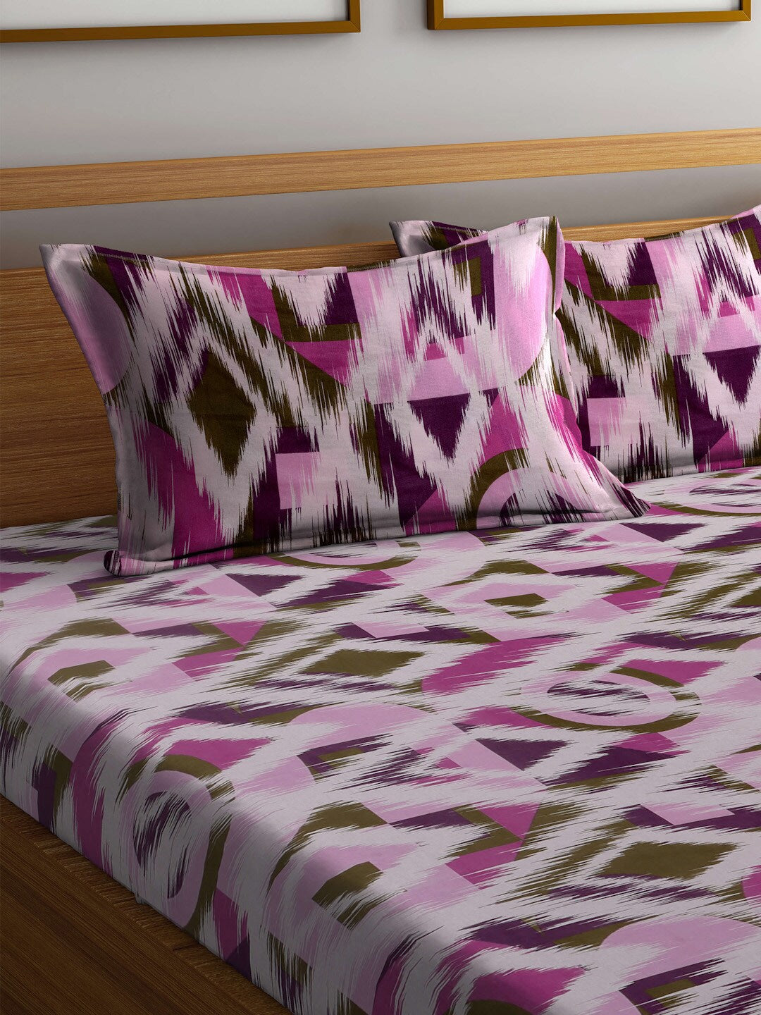 BOMBAY DYEING Marigold Purple Geometric Cotton 104 TC King Bedsheet With 2 Pillow Covers