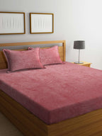 KLOTTHE Rust-Red Abstract Woolen 300TC King Fitted Bedsheet With 2 Pillow Covers