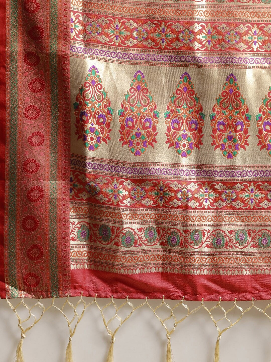 Saree Mall Cream Silk Blend Banarasi Sarees